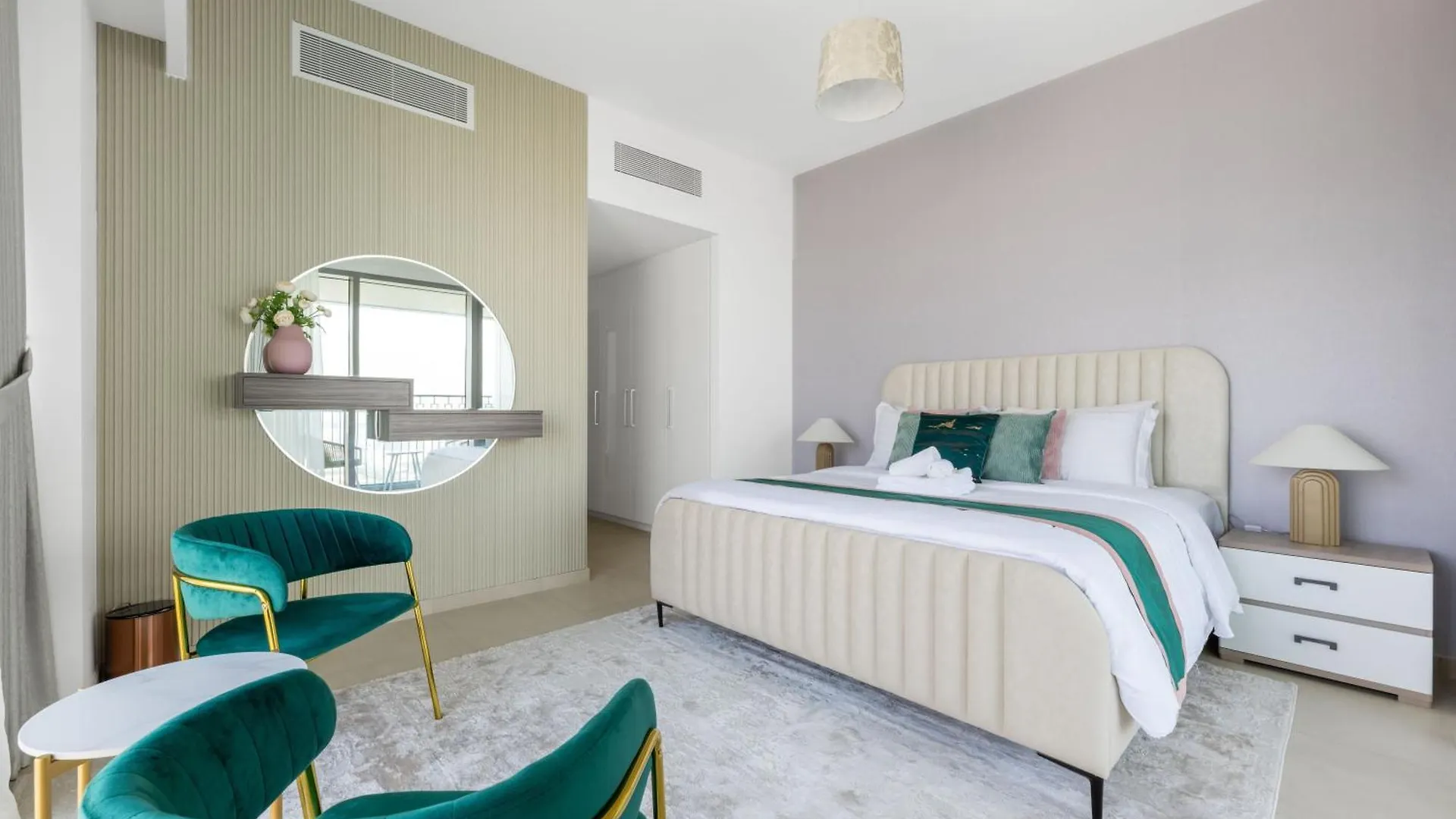 Luxury 3 Bedroom Corner Apartment - Stunning 270 Degrees Views - Burj & Fountain Views! 3 Balconies, 5 Minute Walk To Dubai Mall, Great Gym, Yoga Room