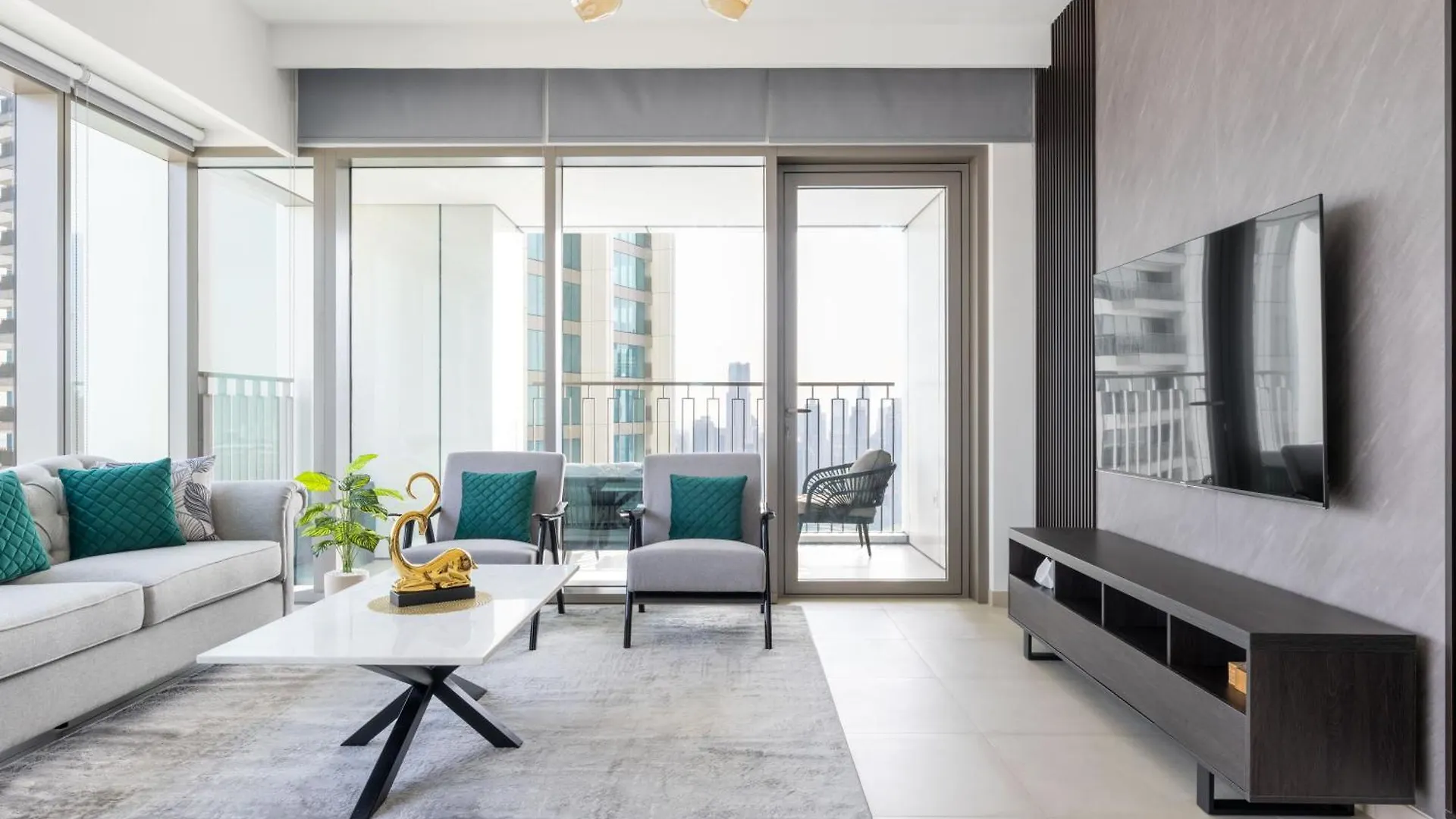 Luxury 3 Bedroom Corner Apartment - Stunning 270 Degrees Views - Burj & Fountain Views! 3 Balconies, 5 Minute Walk To Dubai Mall, Great Gym, Yoga Room