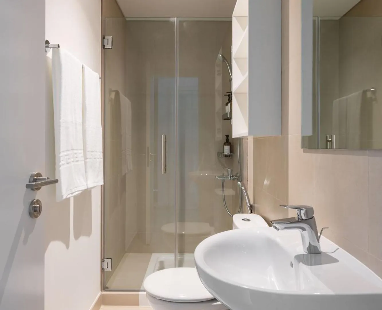 Luxury 3 Bedroom Corner Apartment - Stunning 270 Degrees Views - Burj & Fountain Views! 3 Balconies, 5 Minute Walk To Dubai Mall, Great Gym, Yoga Room United Arab Emirates