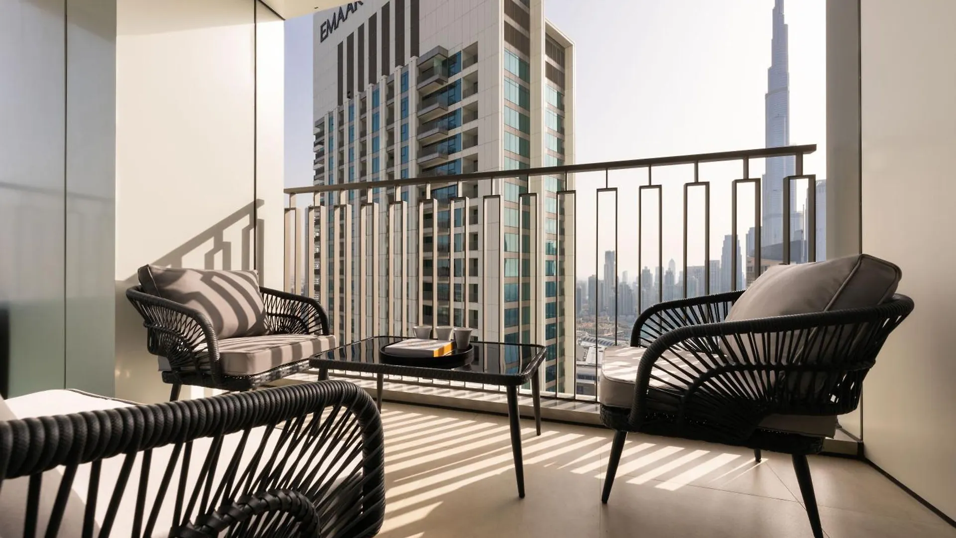 Luxury 3 Bedroom Corner Apartment - Stunning 270 Degrees Views - Burj & Fountain Views! 3 Balconies, 5 Minute Walk To Dubai Mall, Great Gym, Yoga Room