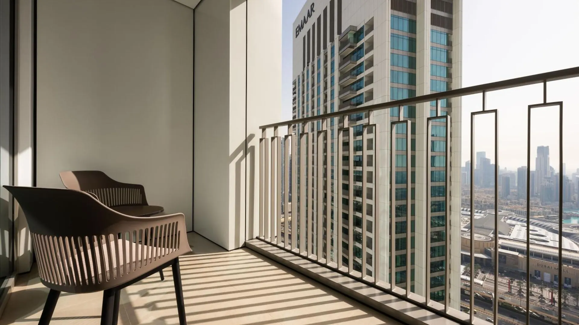 Luxury 3 Bedroom Corner Apartment - Stunning 270 Degrees Views - Burj & Fountain Views! 3 Balconies, 5 Minute Walk To Dubai Mall, Great Gym, Yoga Room