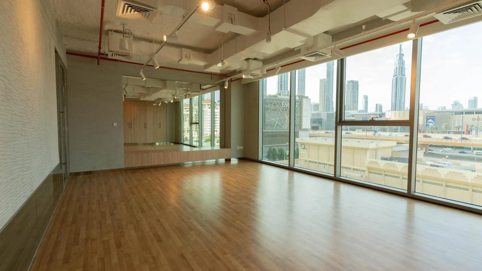 Luxury 3 Bedroom Corner Apartment - Stunning 270 Degrees Views - Burj & Fountain Views! 3 Balconies, 5 Minute Walk To Dubai Mall, Great Gym, Yoga Room United Arab Emirates