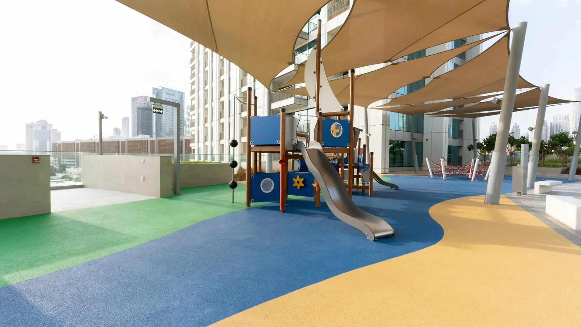 Luxury 3 Bedroom Corner Apartment - Stunning 270 Degrees Views - Burj & Fountain Views! 3 Balconies, 5 Minute Walk To Dubai Mall, Great Gym, Yoga Room