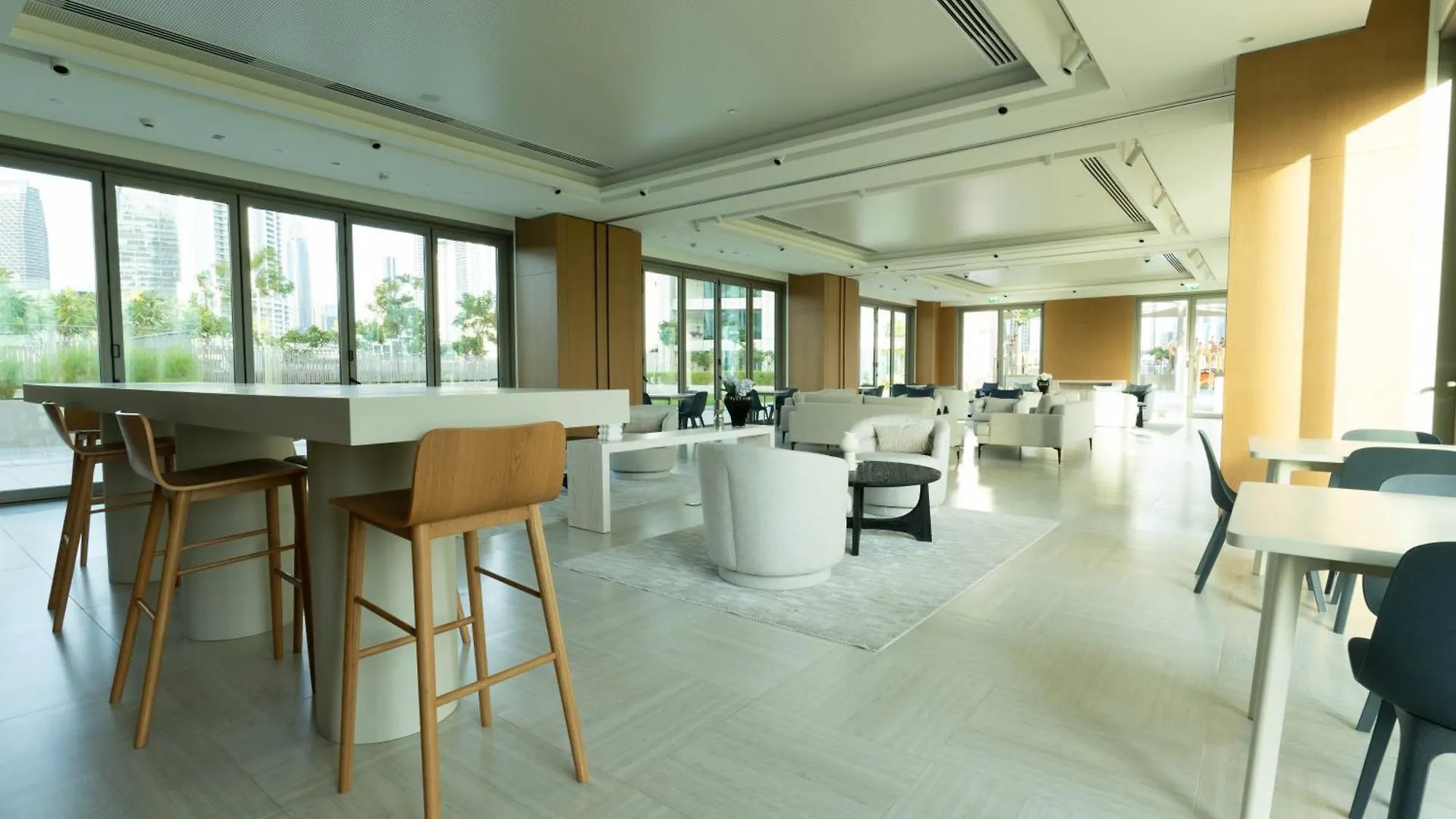 Luxury 3 Bedroom Corner Apartment - Stunning 270 Degrees Views - Burj & Fountain Views! 3 Balconies, 5 Minute Walk To Dubai Mall, Great Gym, Yoga Room