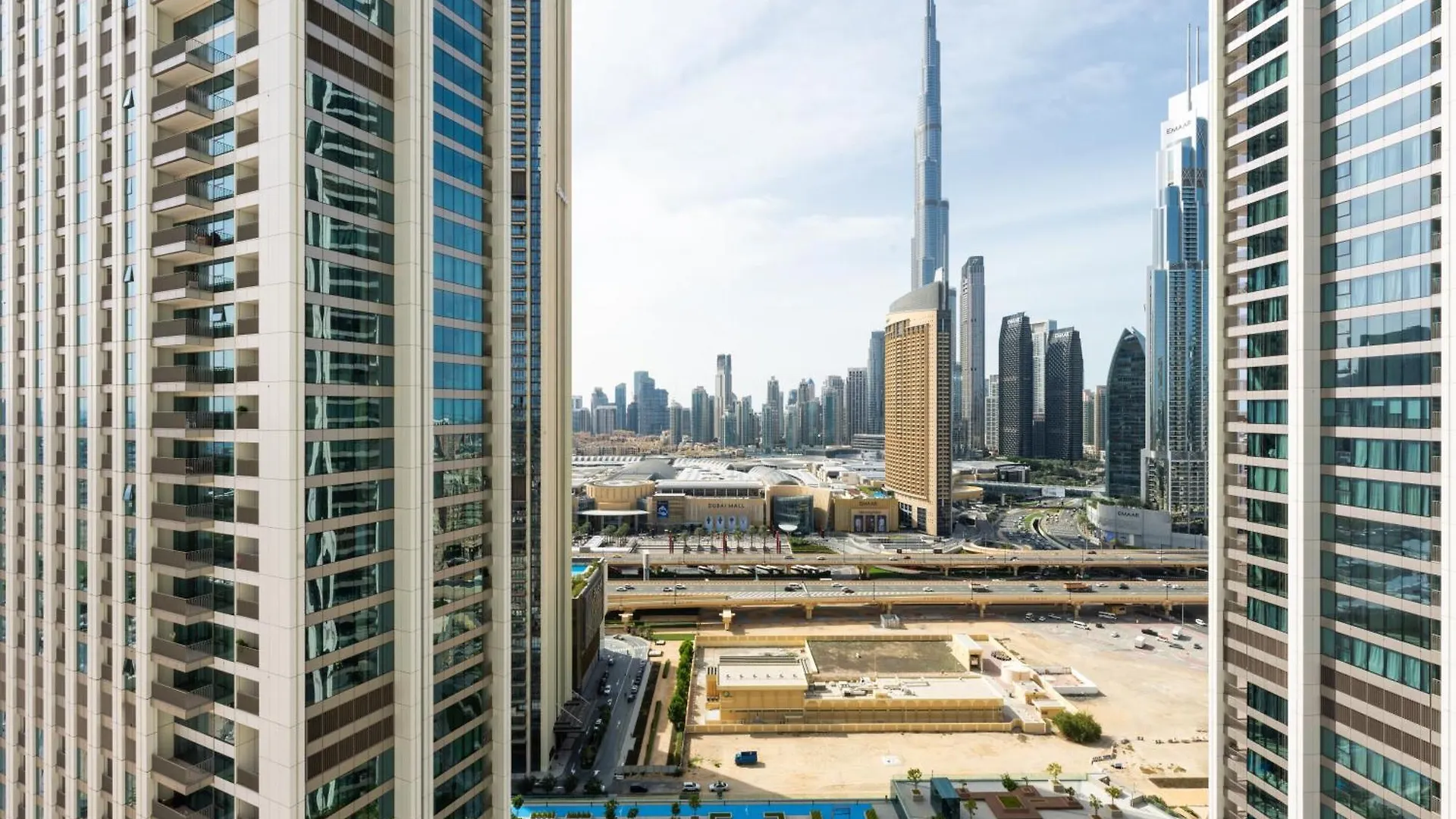 Luxury 3 Bedroom Corner Apartment - Stunning 270 Degrees Views - Burj & Fountain Views! 3 Balconies, 5 Minute Walk To Dubai Mall, Great Gym, Yoga Room United Arab Emirates