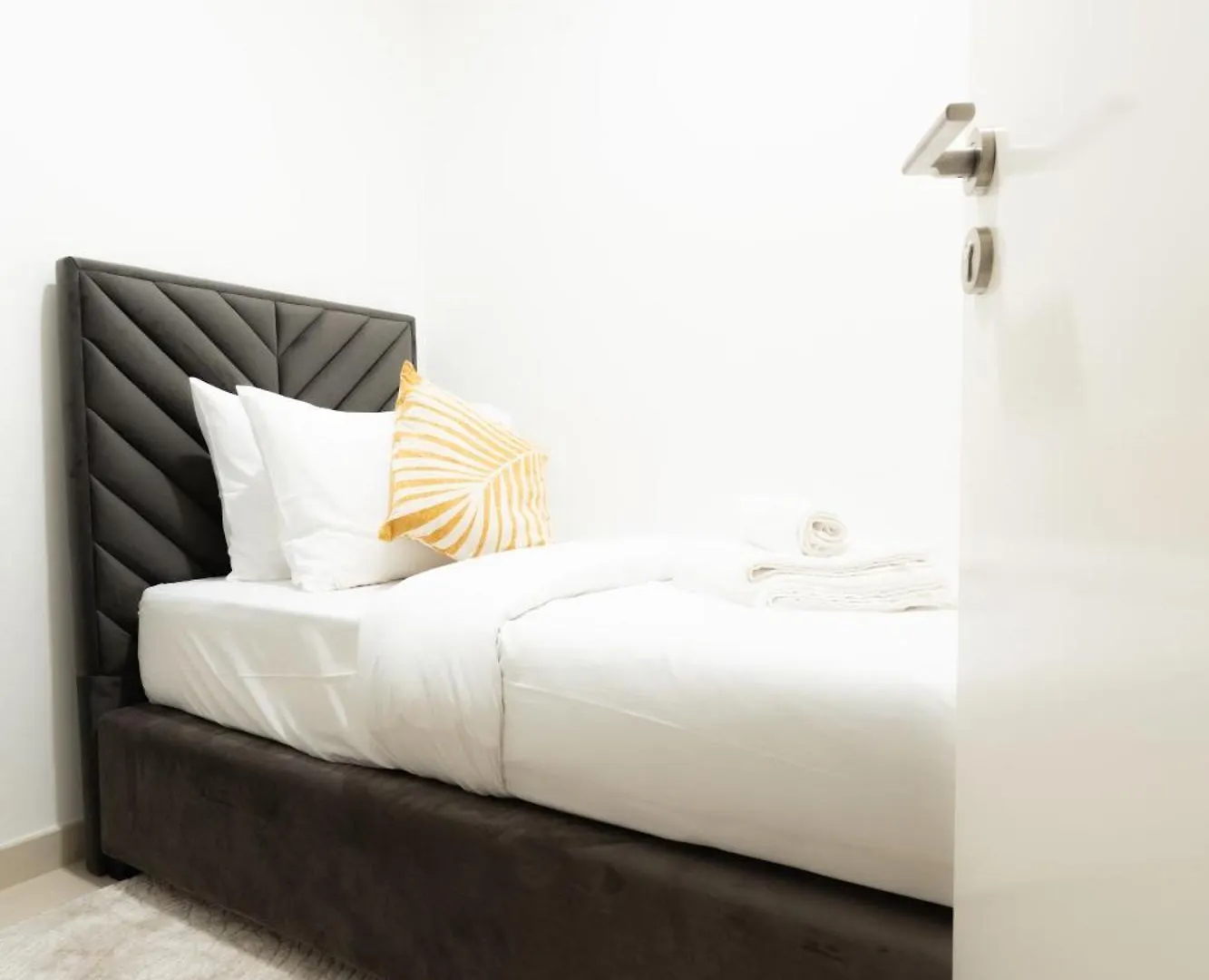 Luxury 3 Bedroom Corner Apartment - Stunning 270 Degrees Views - Burj & Fountain Views! 3 Balconies, 5 Minute Walk To Dubai Mall, Great Gym, Yoga Room United Arab Emirates